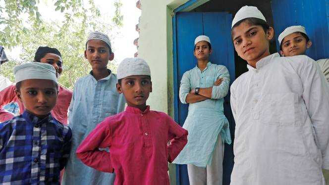 Guru di India Perintahkan Anak Didiknya Tampar Temannya yang Muslim