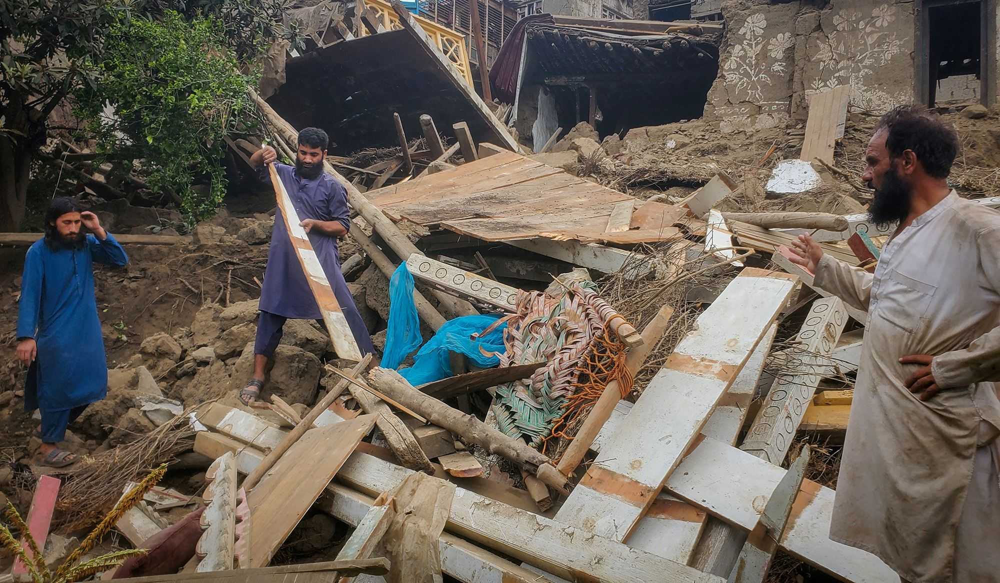Korban Tewas Gempa Afghanistan Tembus 2.000 Orang, Tim Penyelamat Berpacu dengan Waktu,