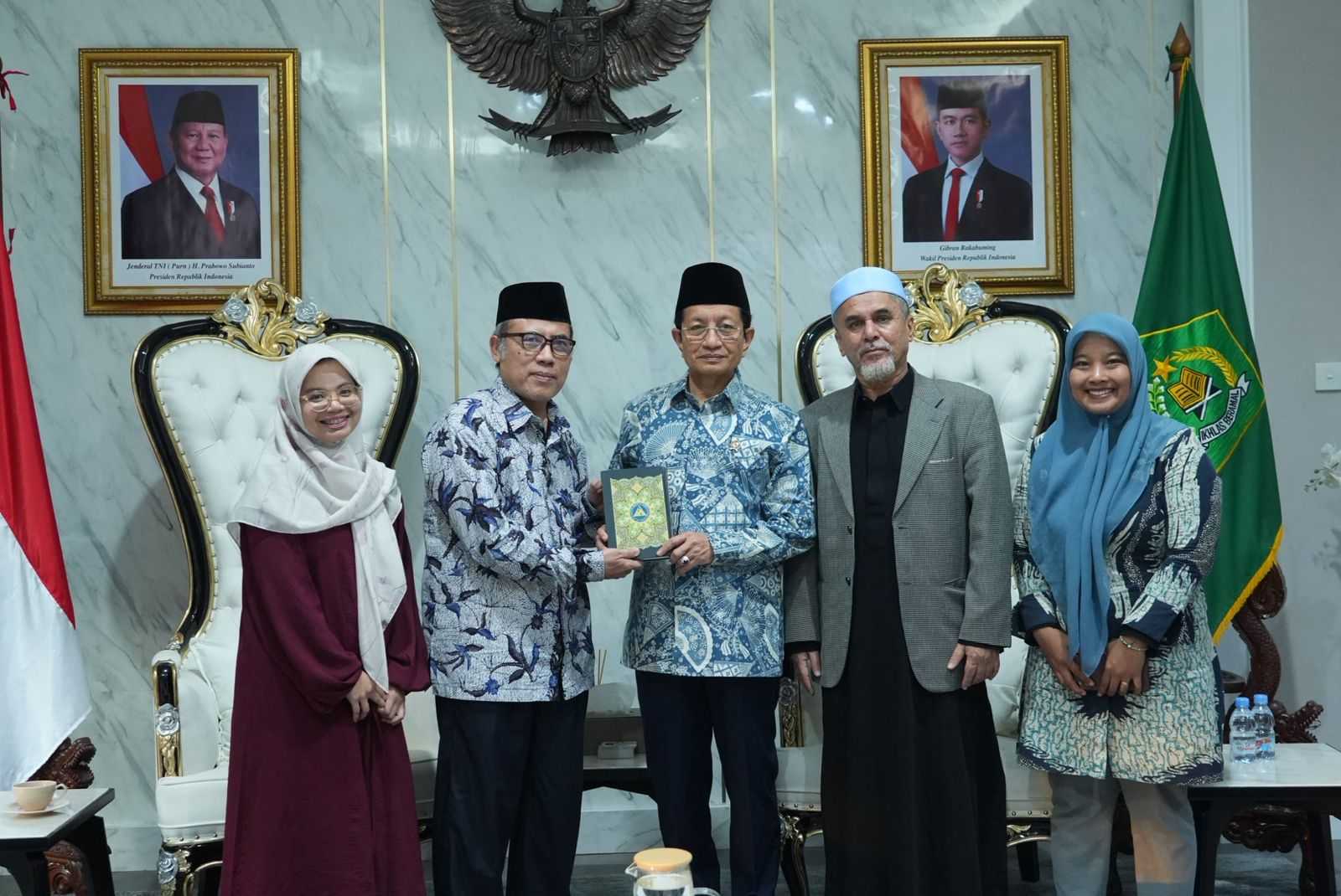 Indonesia Hadirkan Mushaf Tulis Tangan Al-Munawwir, Menag: Prestasi Luar Biasa di Era Modern