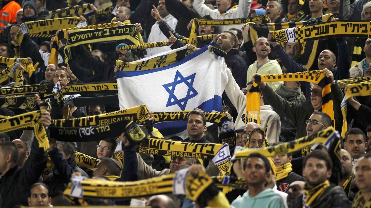 Pangeran Emirat Beli Separuh Saham Klub Bola Ternama Israel, Suporter Protes