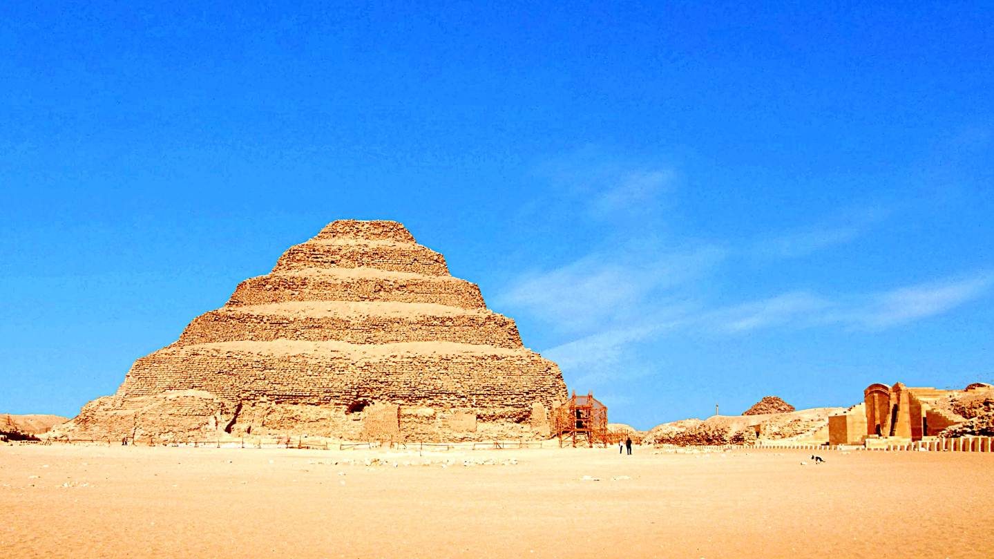 Arkeolog Temukan Kuil dan Puluhan Peti Mati Utuh di Selatan Kairo