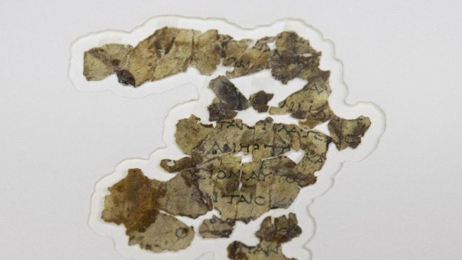 Arkeolog Temukan Gulungan Naskah Laut Mati Berusia 2.000 Tahun