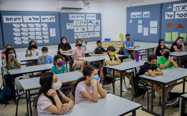 Anak-anaknya Diajar Oleh Guru Palestina, Orang Tua di Israel Protes