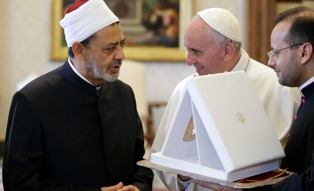 Grand Syaikh Al Azhar dan Paus Fransiskus Menerima Penghargaan Zayed Award