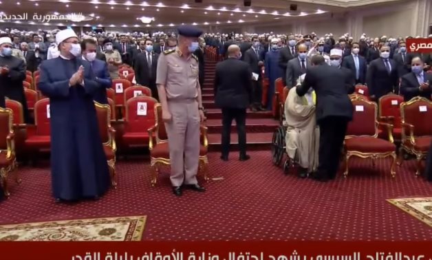 Detik-Detik Presiden Mesir Mencium Kepala Syaikh Umar Hasyim