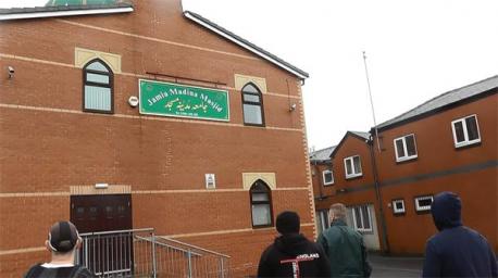 Kenalkan Islam, Masjid di Bolton Buka Pintu untuk Non Muslim