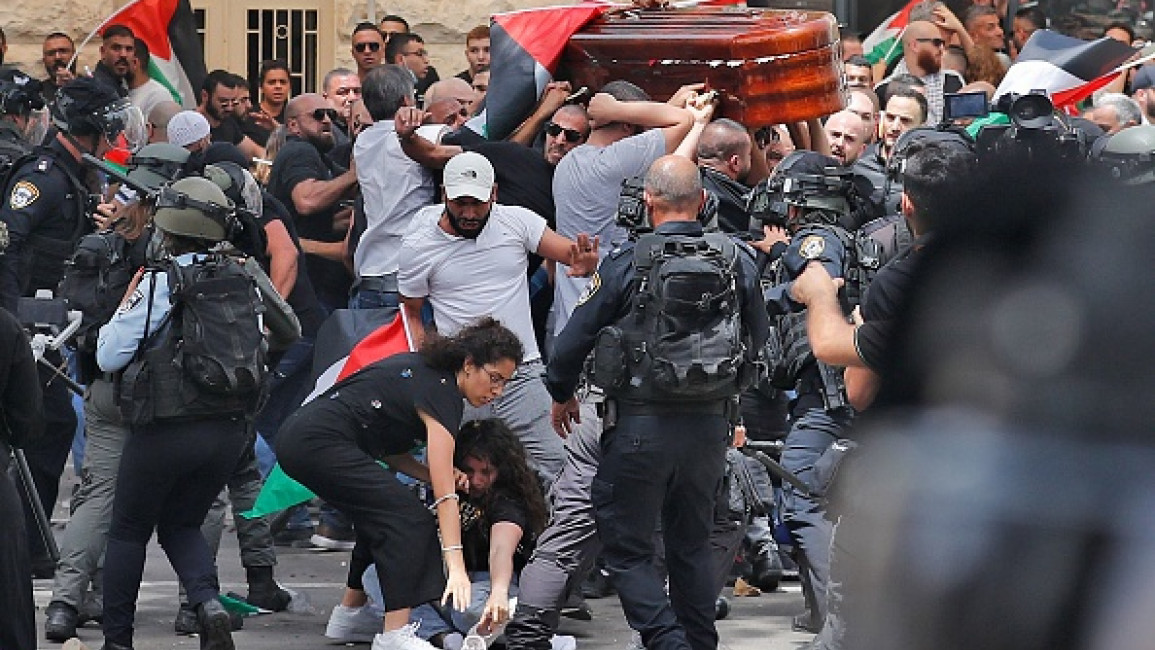 Detik-detik Israel Serang Para Pengantar Jenazah Wartawan Senior Shireen