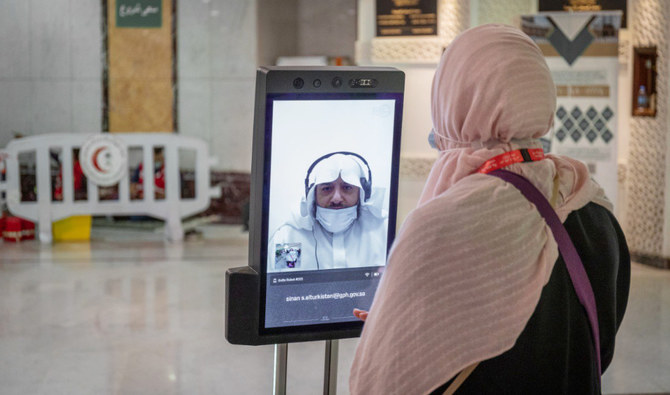 Canggih, Robot Pemandu di Masjidil Haram Bisa 11 Bahasa